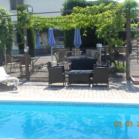 Hotell Cayrons & St Paul De