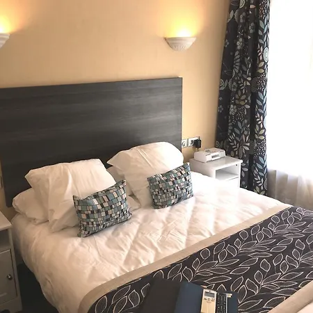 Cayrons & St Paul De Hotell